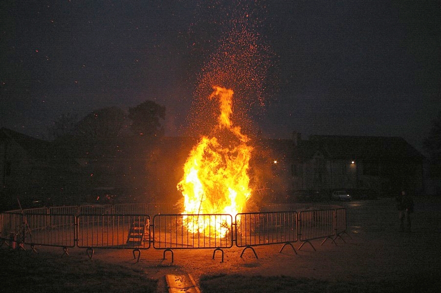 Sapins Galette et cidre: feu de joie sapins 048